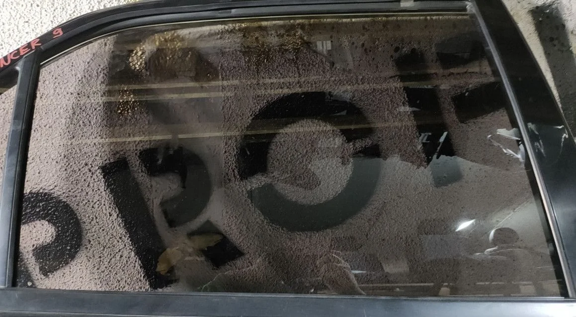 стекло задней правой двери  mitsubishi Lancer IX