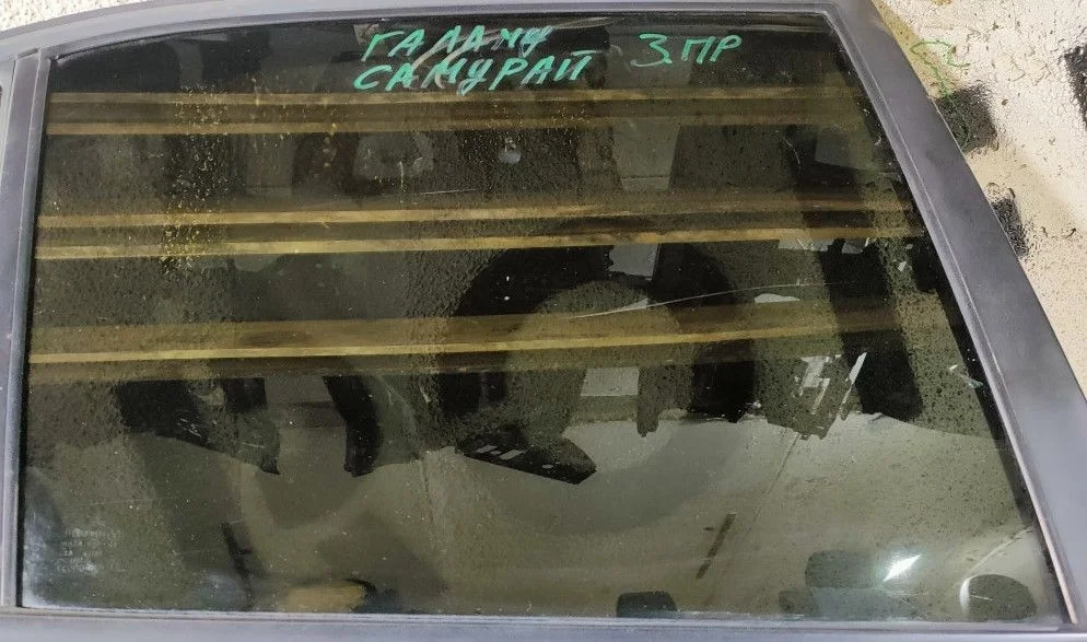 Стекло двери задней правой Mitsubishi Galant VIII