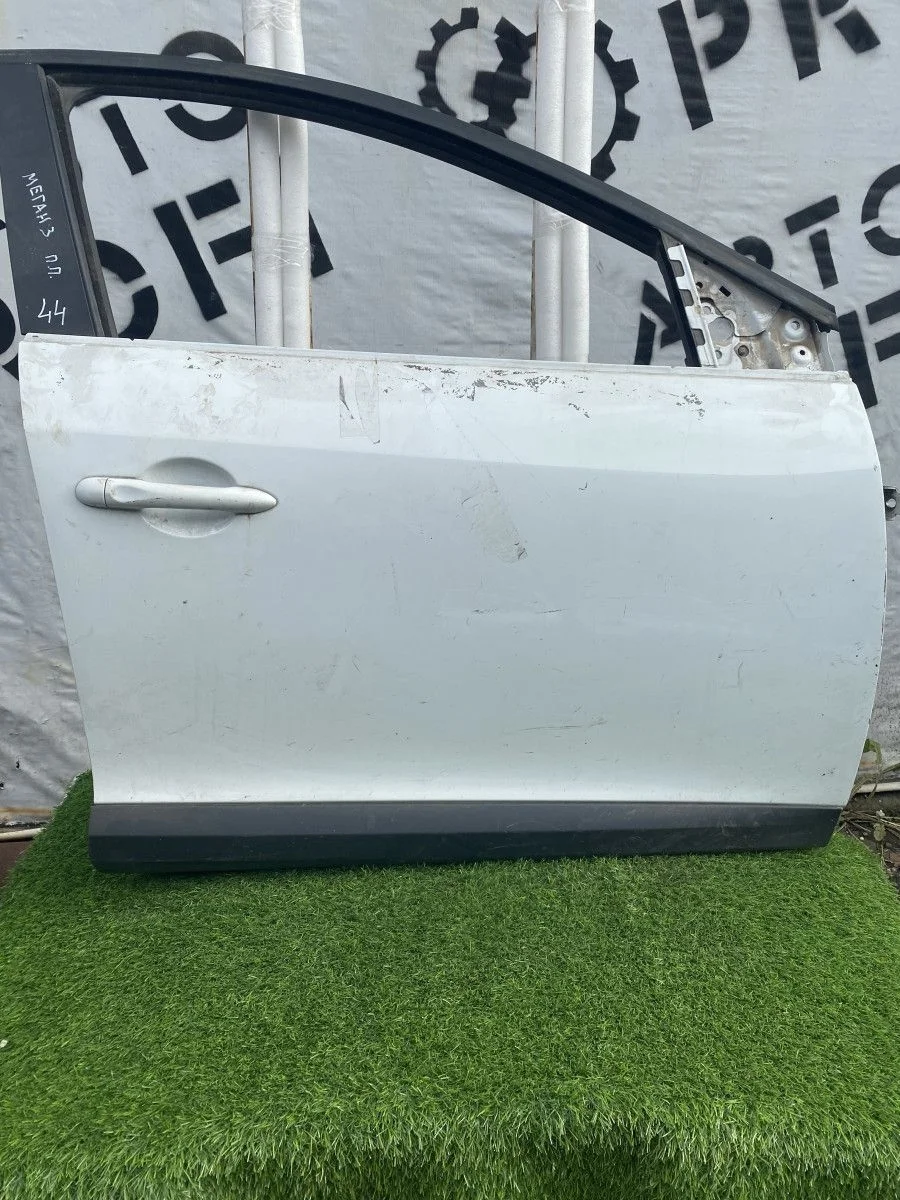 Дверь передняя правая Renault Megane