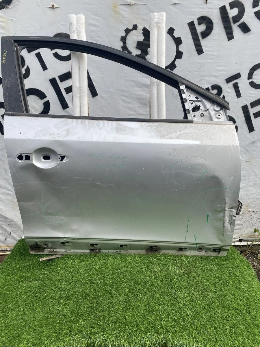 Дверь передняя правая Renault Fluence