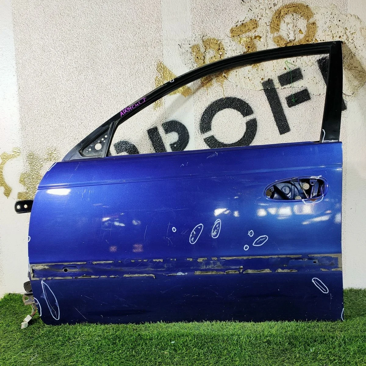 дверь передняя левая Toyota Avensis (T220) I