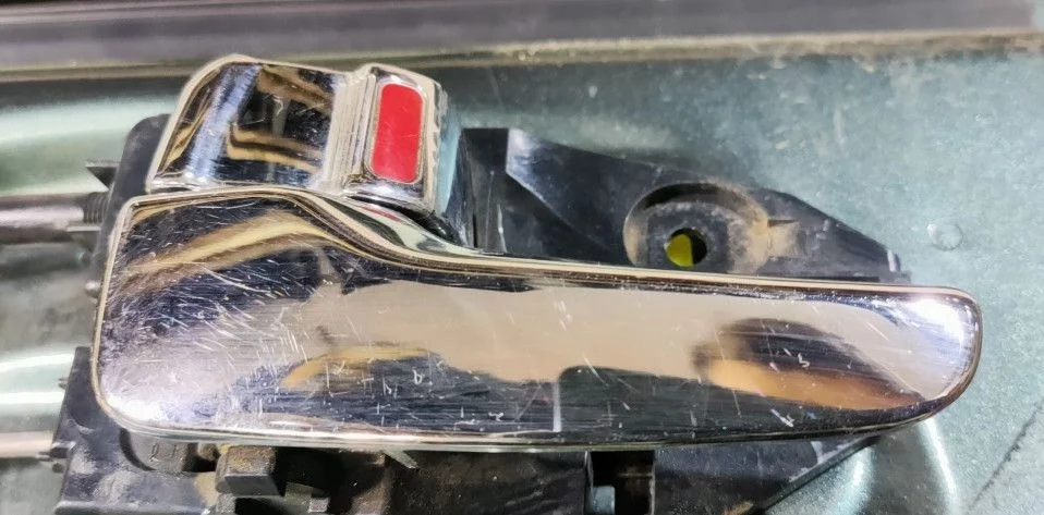 Ручка двери внутренняя левая для Mitsubishi