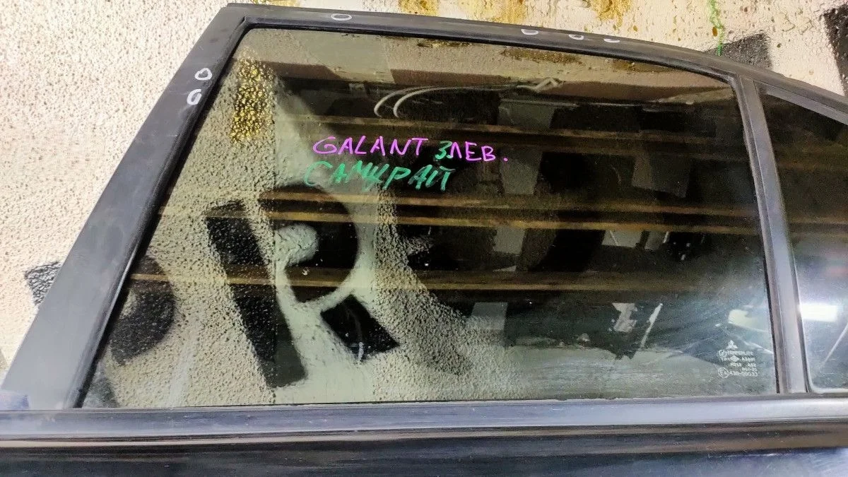 Стекло двери задней левой Mitsubishi Galant VIII