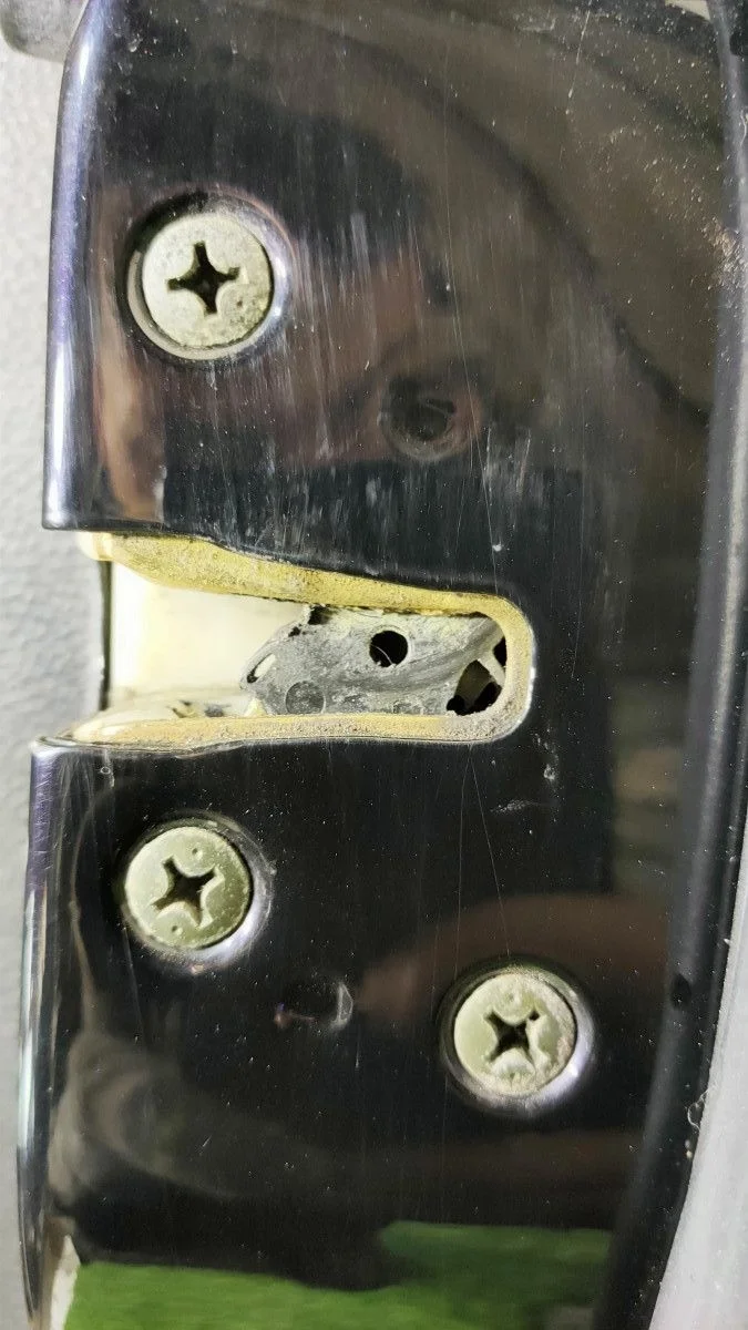 Замок двери передней правой для Mitsubishi Lancer