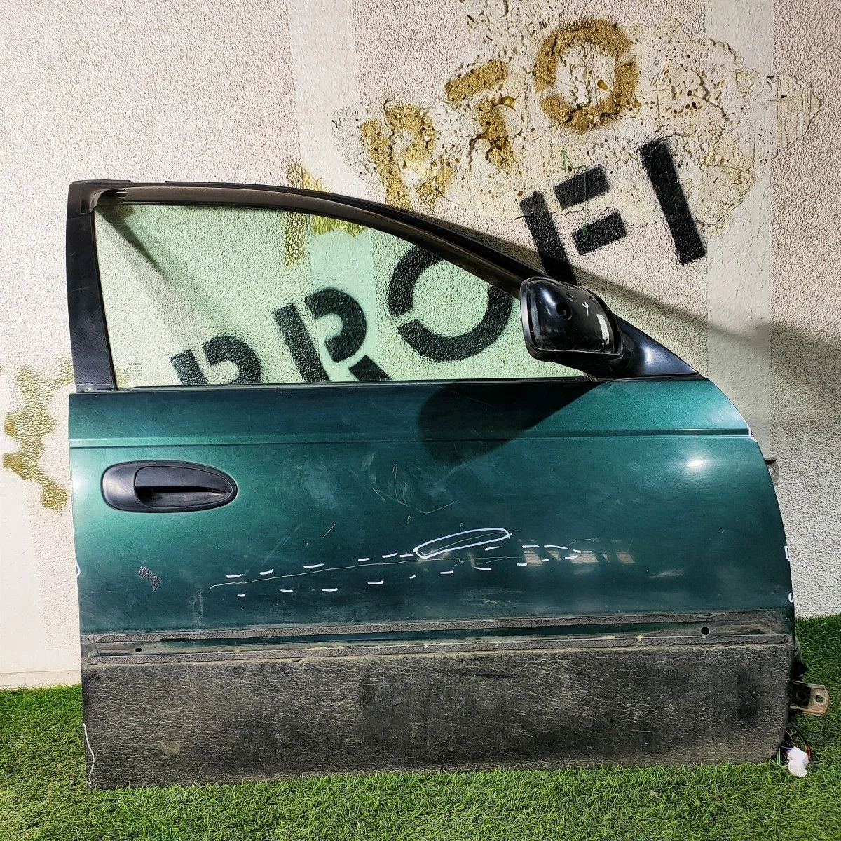 Дверь передняя правая Toyota Avensis (T220) I