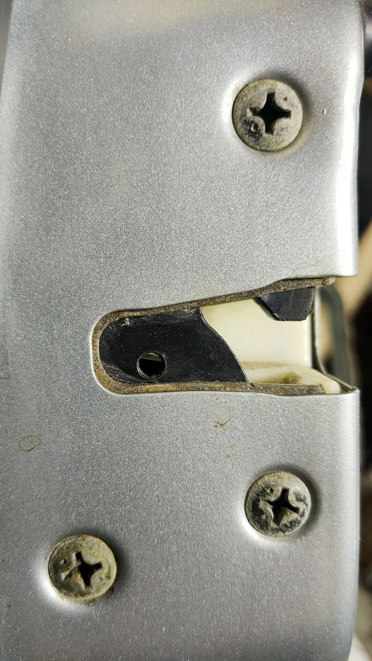 Замок двери передней левой для Mitsubishi Galant 8