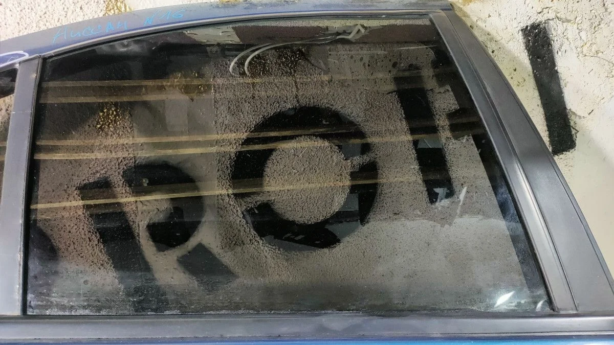 Стекло двери задней правой для Nissan Almera I