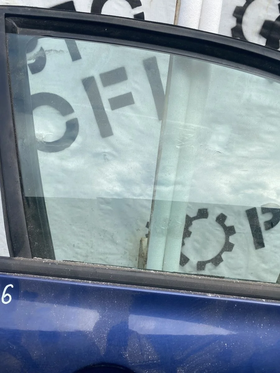 Стекло двери передней правой для Renault Megane