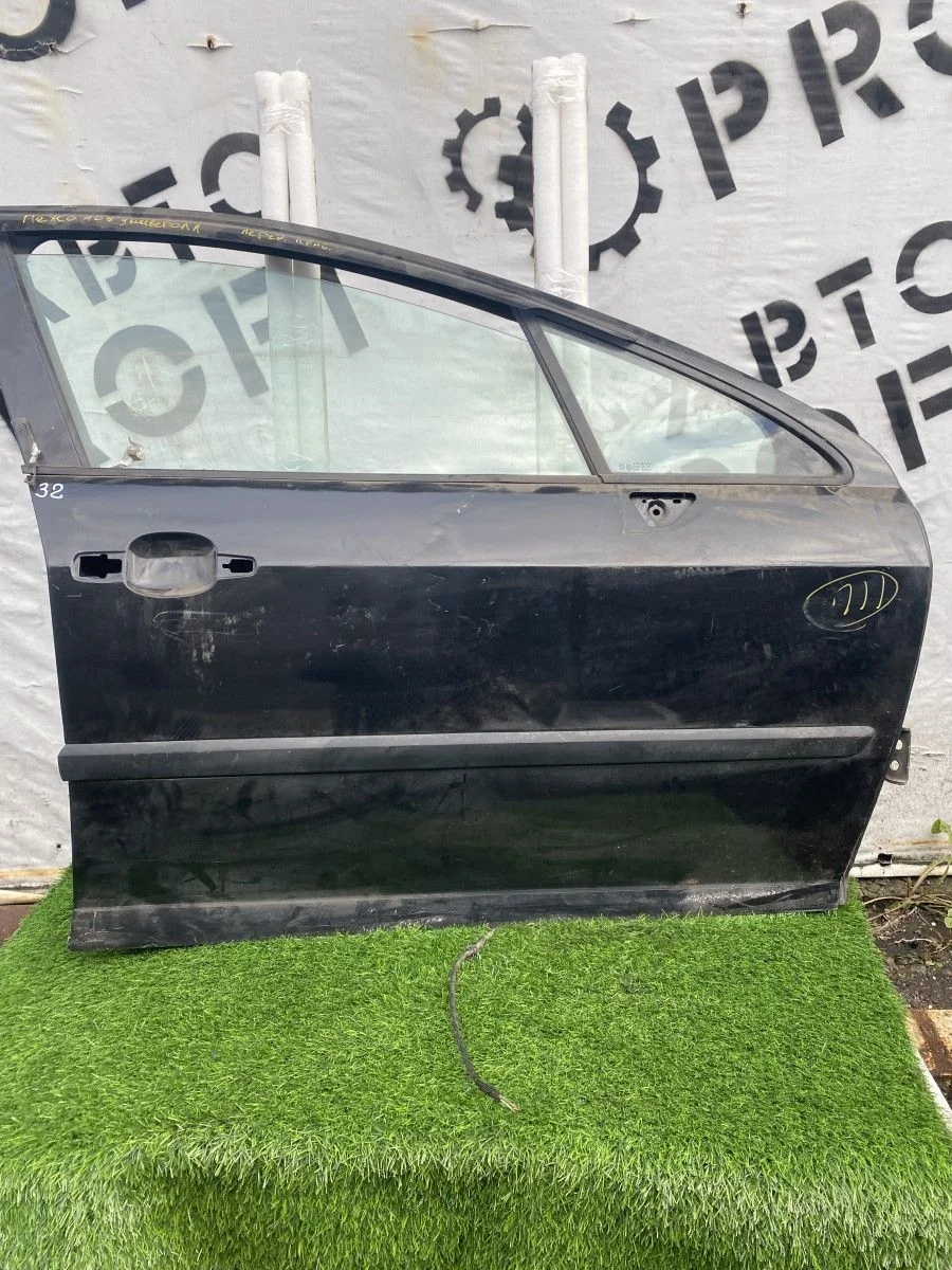 Дверь передняя правая Peugeot 407