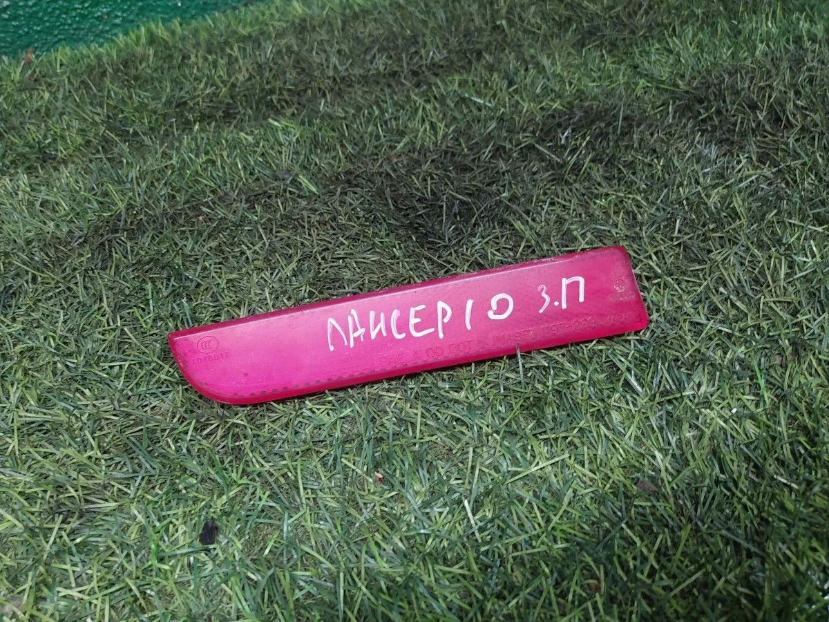 Катафот в бампер Mitsubishi Lancer X рестайлинг (2011—2015)