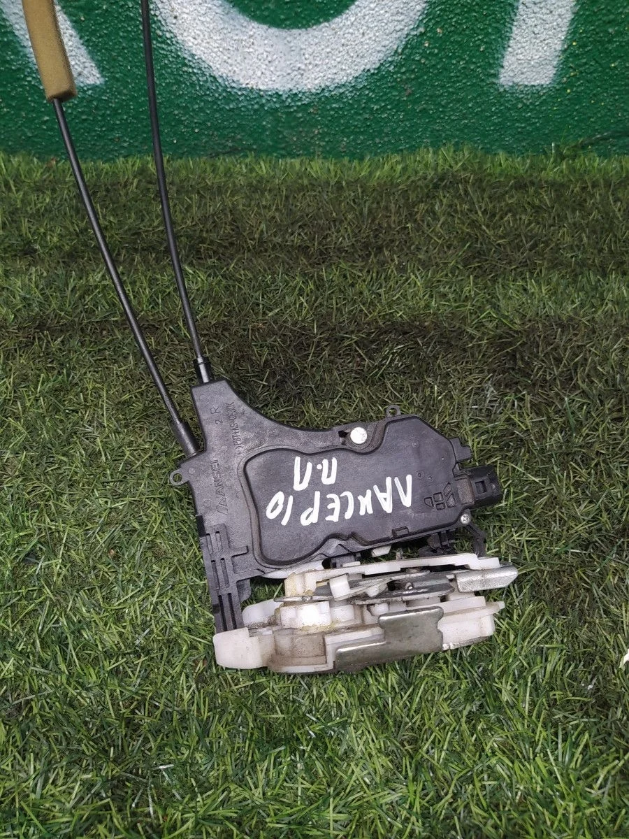 Замок двери перед прав Mitsubishi Lancer 10