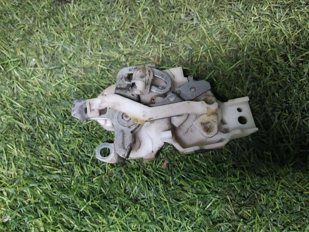 Замок двери задней правой Mitsubishi Lancer 10