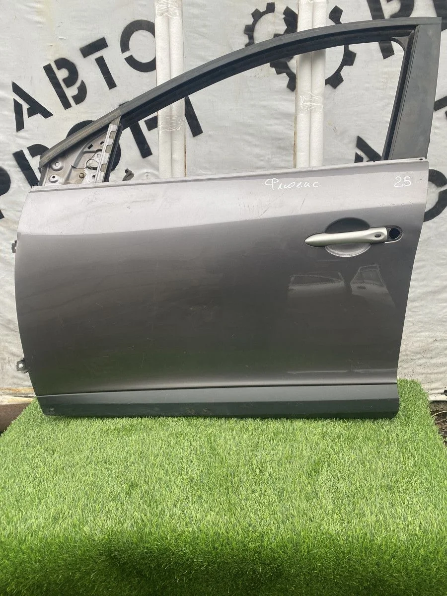 Дверь передняя левая Renault Megane