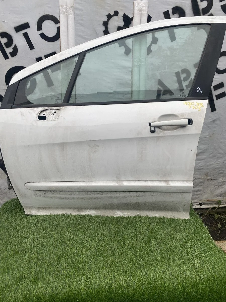 Дверь передняя левая Peugeot 308