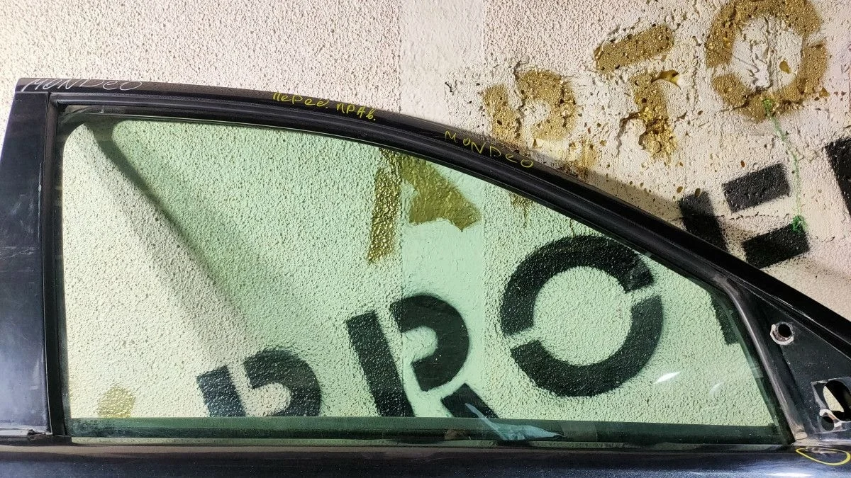 Стекло двери передней правой для Ford Mondeo (3) 3