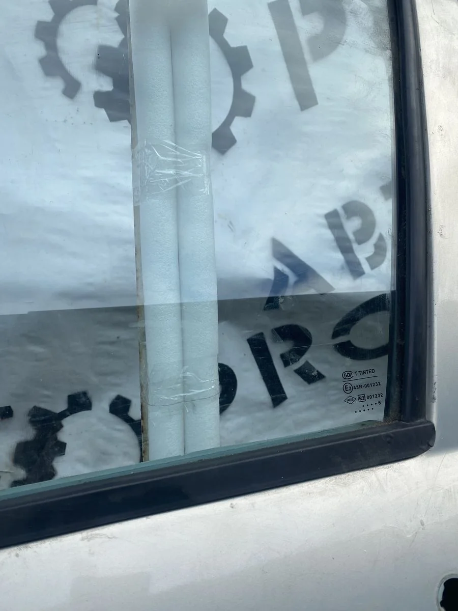 Стекло двери передней левой для Renault Logan