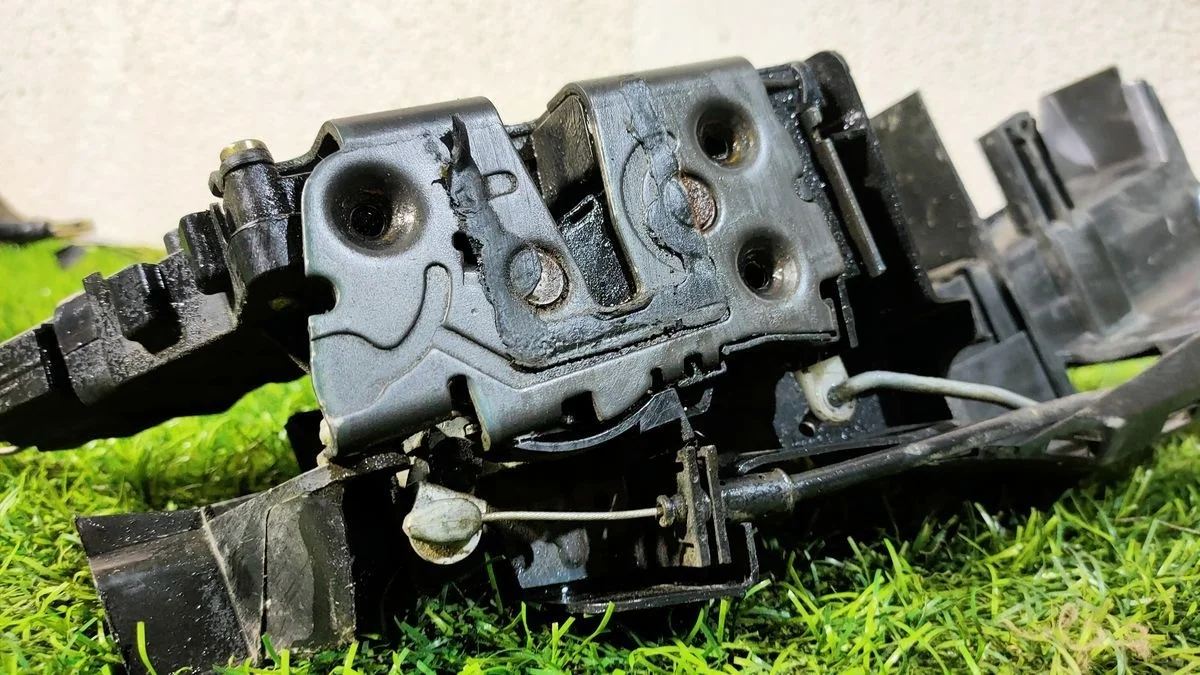 Замок двери передней правой для Ford Focus (II) II