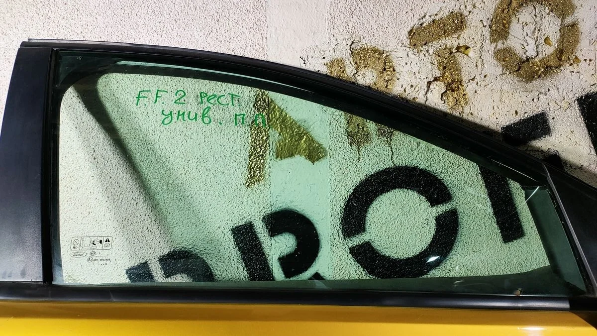 Стекло двери передней правой для Ford Focus (II) 2