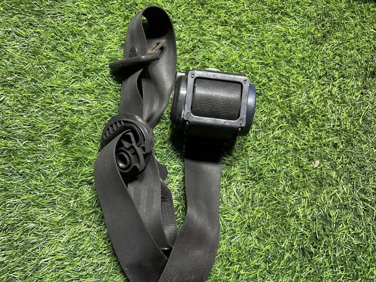 Ремень безопасности Volkswagen Polo