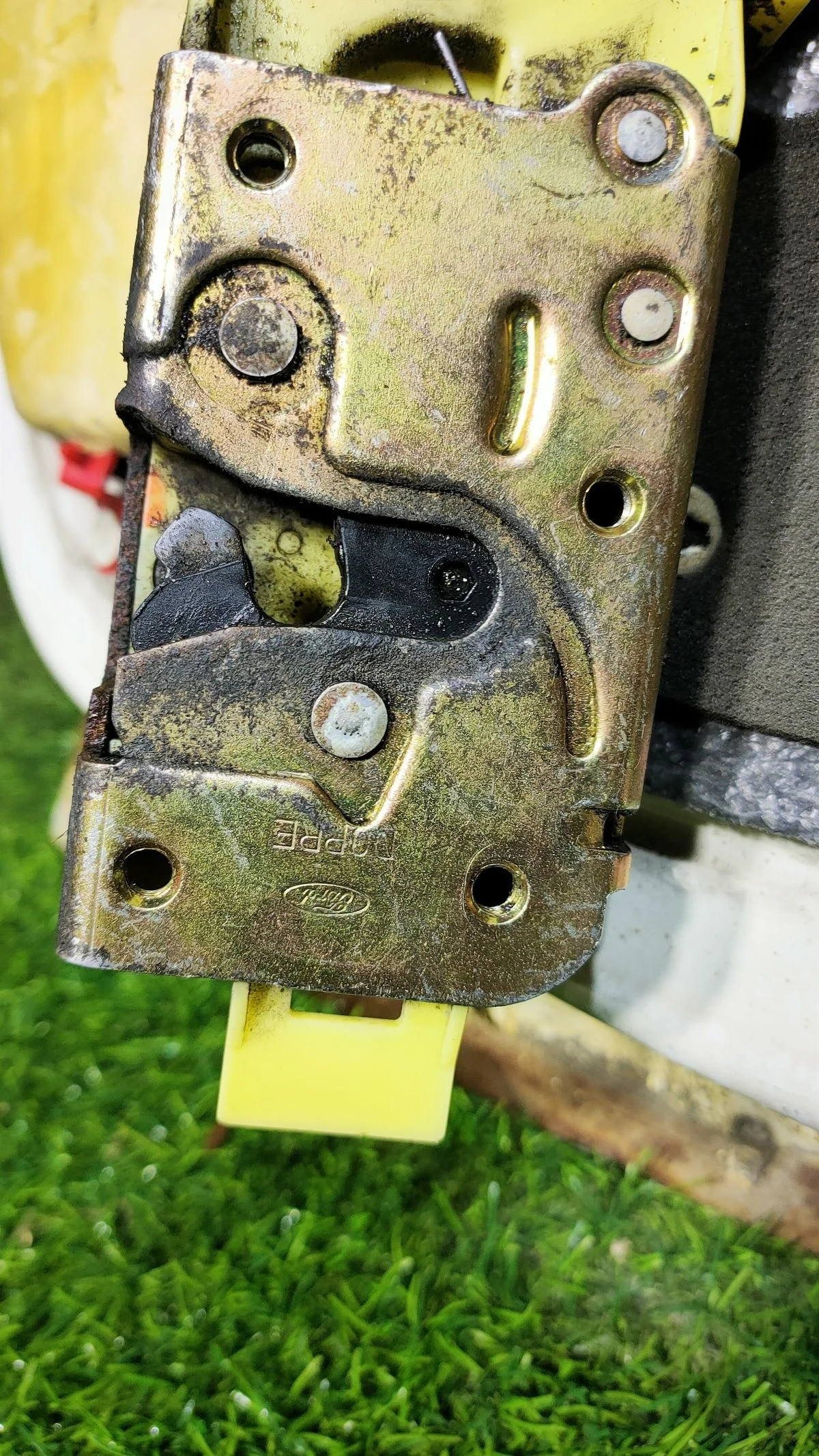 Замок двери задней левой для Ford Focus (I) I