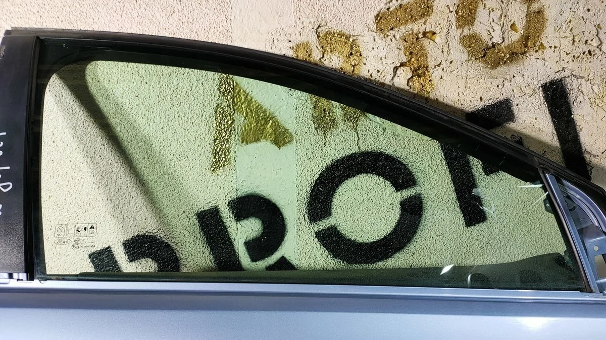Стекло передней правой двери Ford Focus (II) II