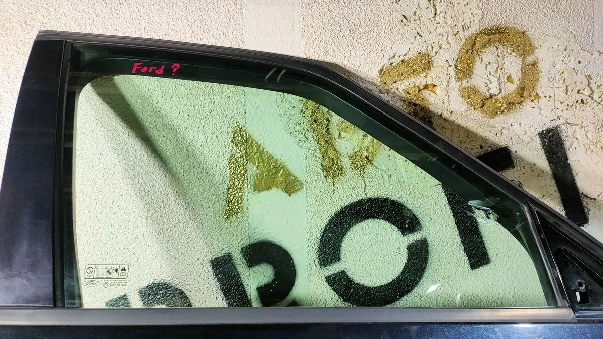 Стекло двери передней правой для Ford S-MAX I