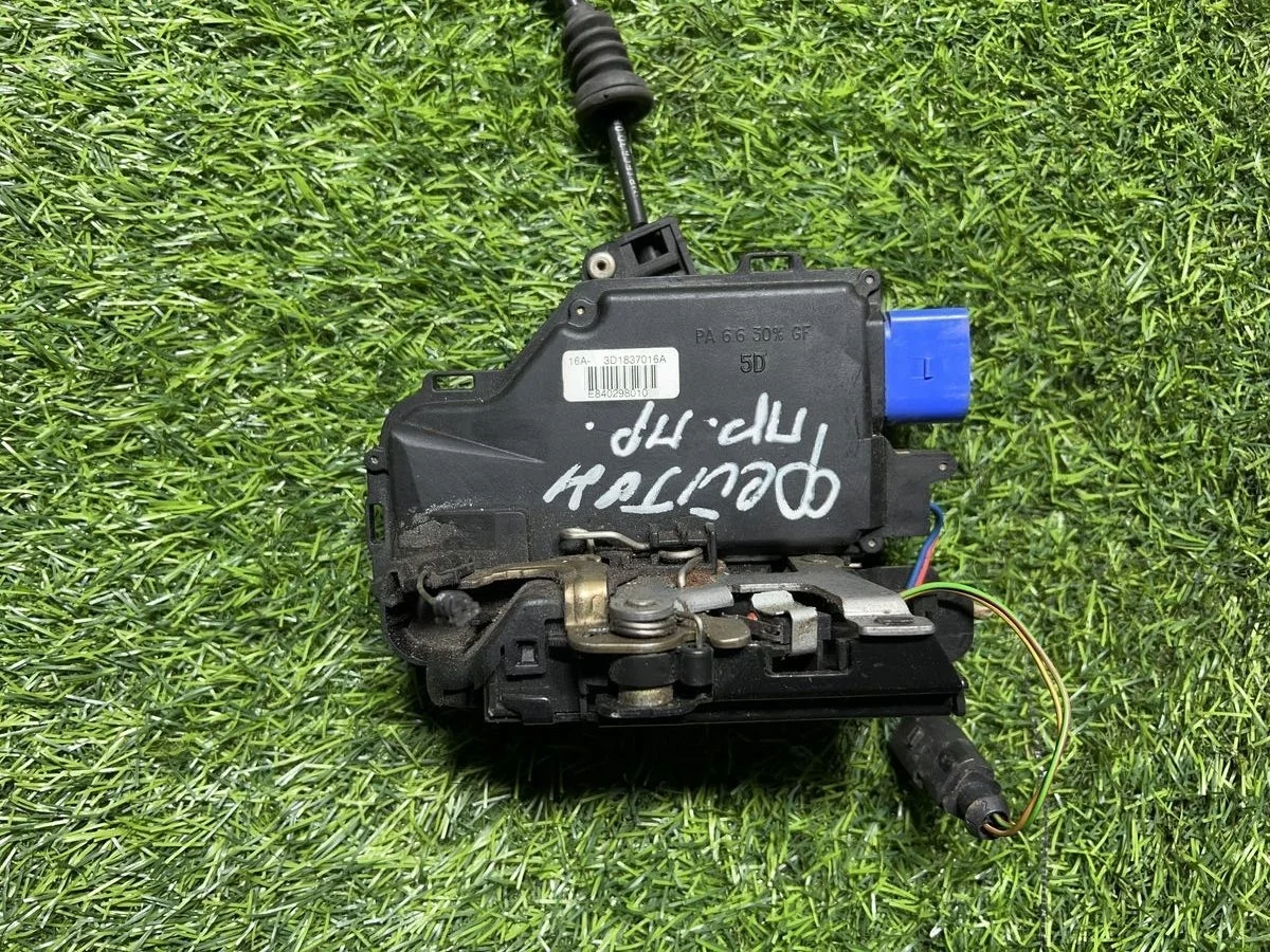 Замок двери Volkswagen Touareg