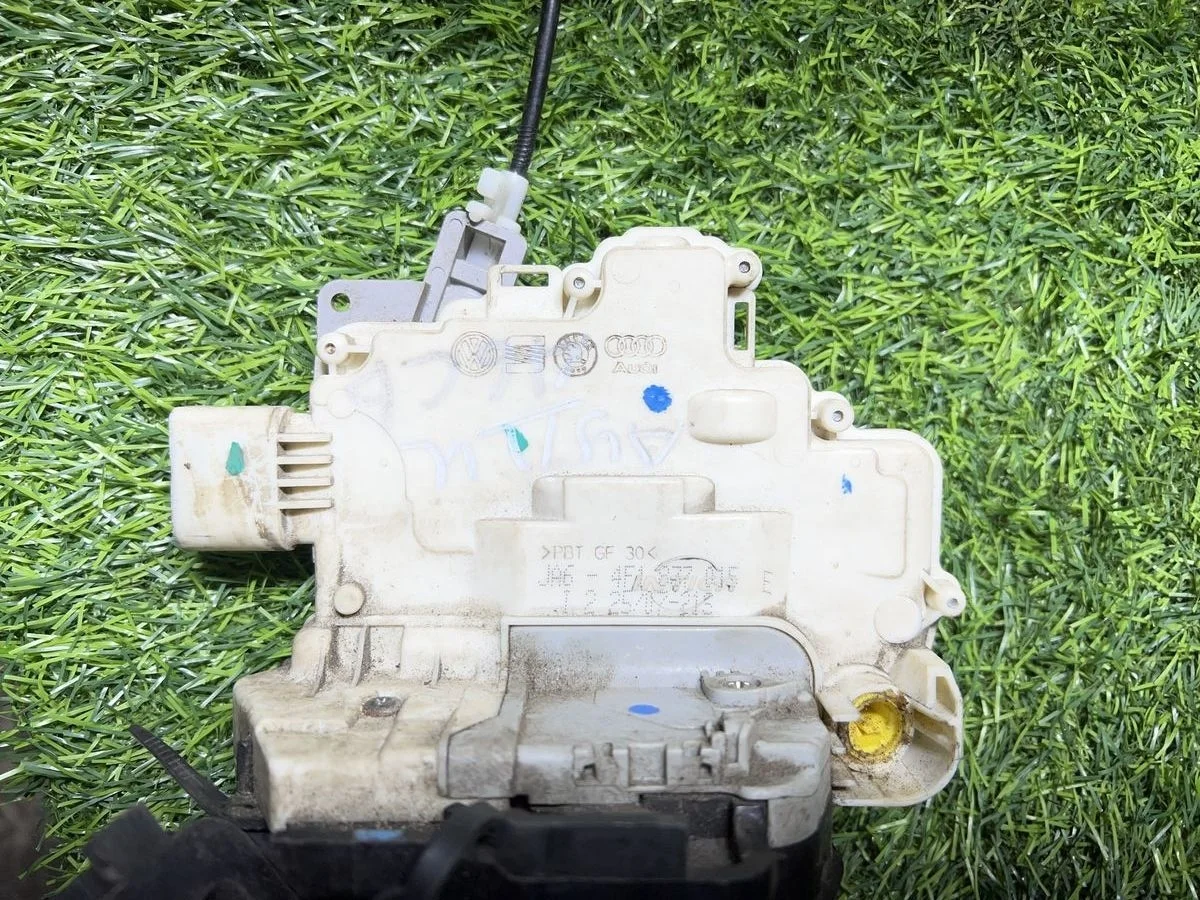 Замок двери передней левой Audi A6 C6 III