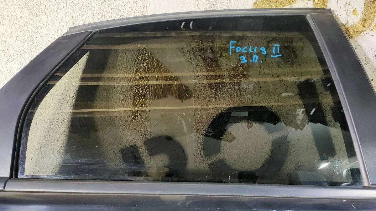 Стекло двери задней правой Ford Focus (II) II