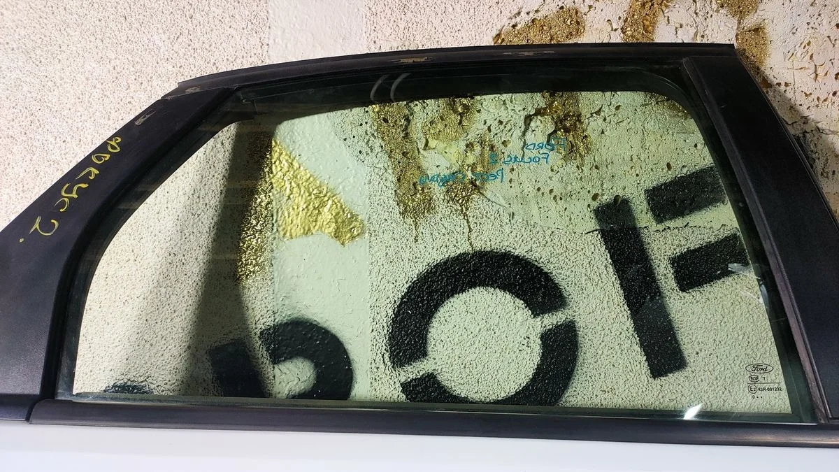 Стекло двери задней правой Ford Focus (II) II