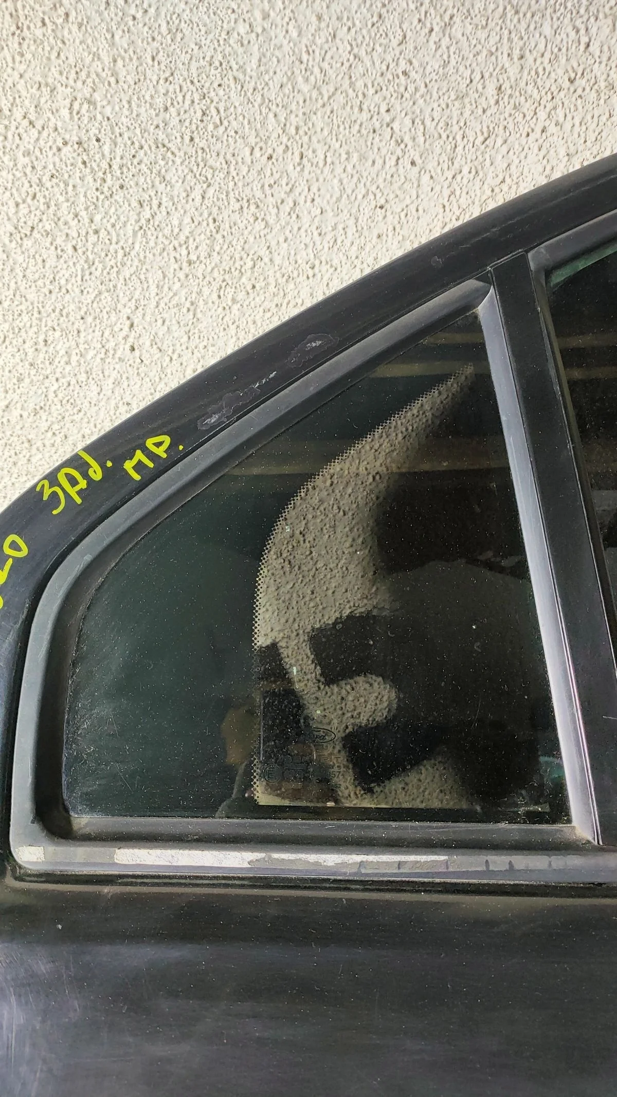 Стекло двери задней правой (форточка) Ford Mondeo