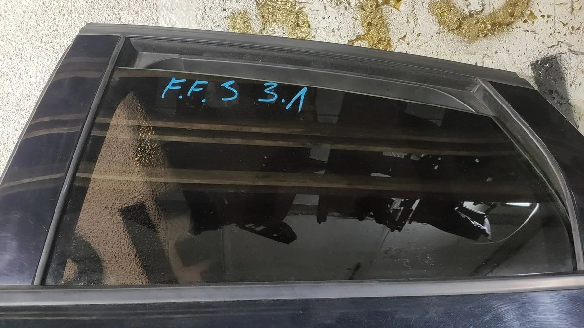 Стекло двери задней левой для Ford Focus (III) III
