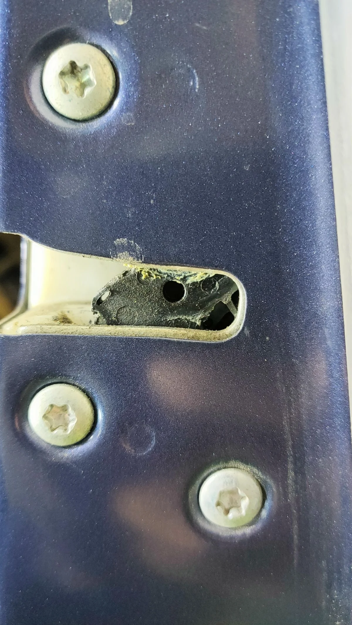 Замок двери задней правой  Mitsubishi Lancer X