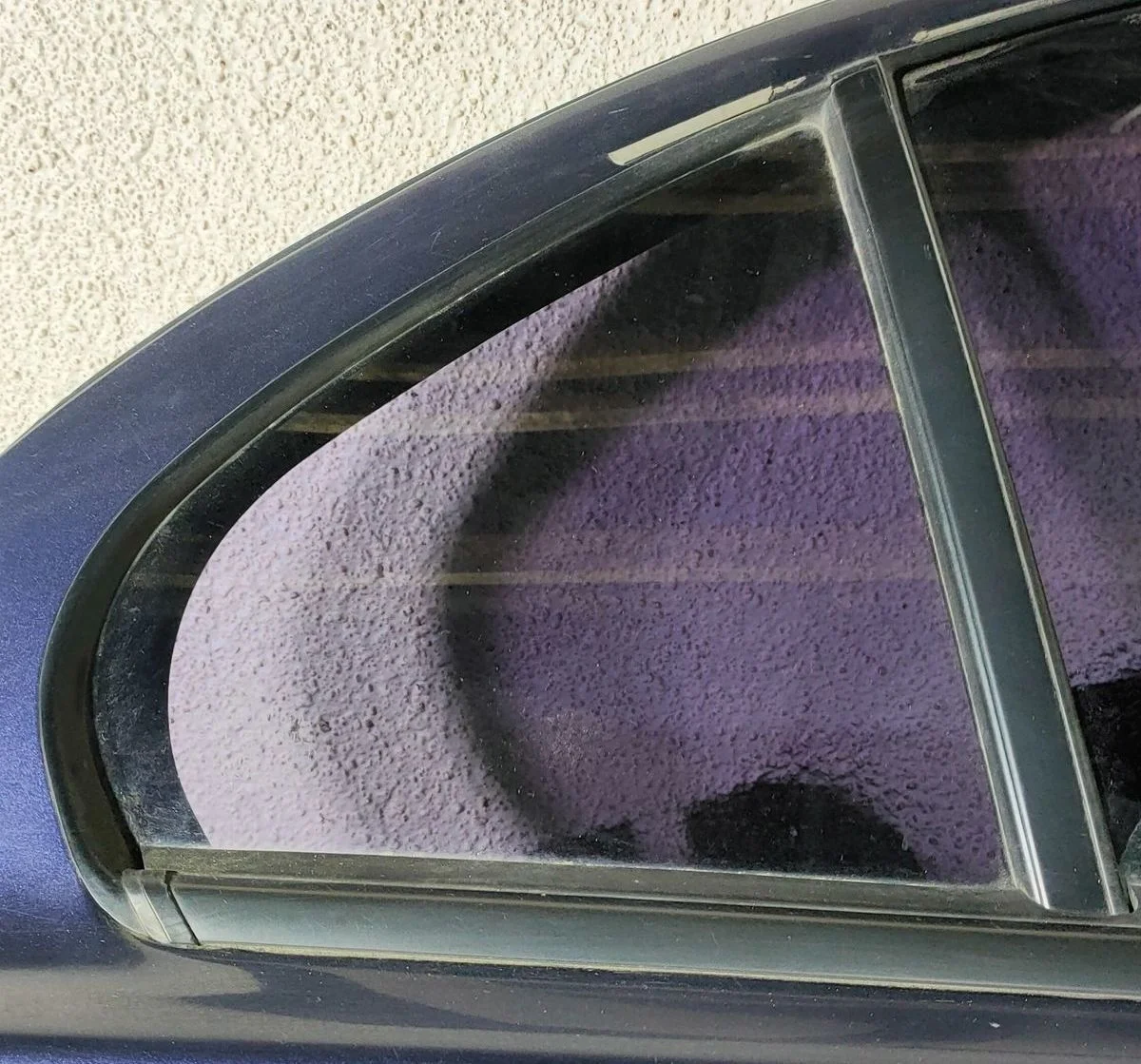 Стекло двери задней правой (форточка) Mitsubishi