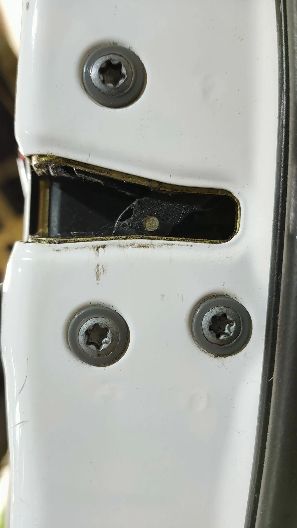 Замок двери передней правой Toyota Corolla IX