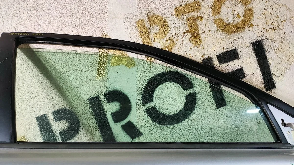 Стекло двери передней правой Volvo S80 I