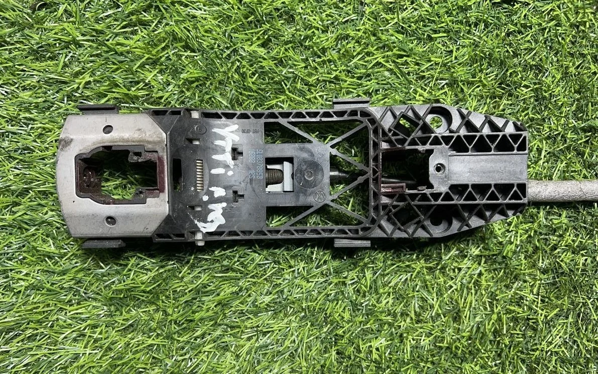 Кронштейн ручки двери Skoda Octavia