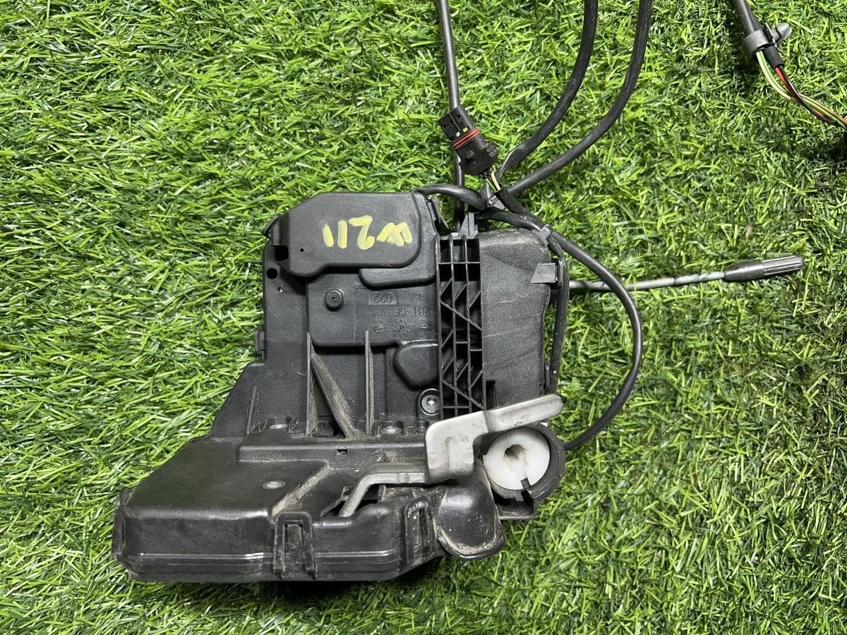 Замок двери передней левой Mercedes-Benz E-Class