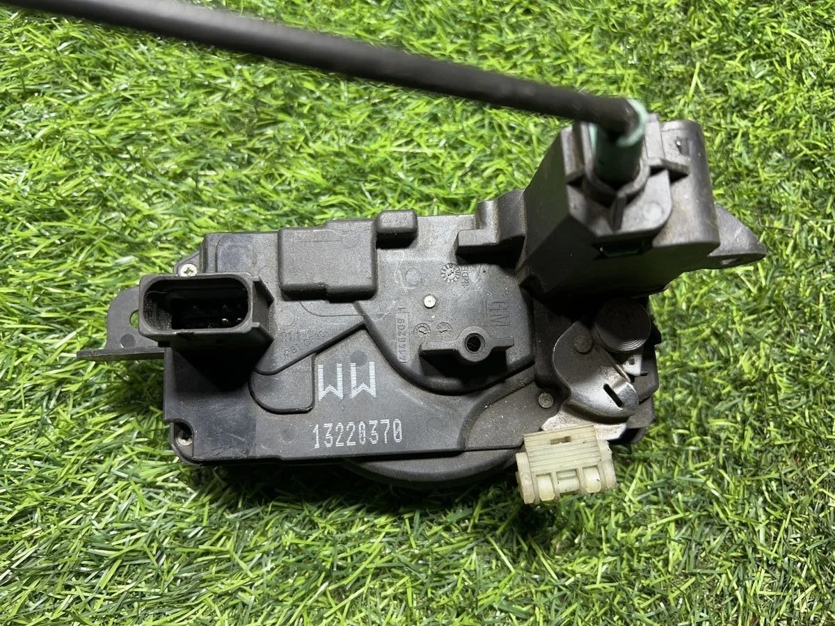 Замок двери Opel Astra