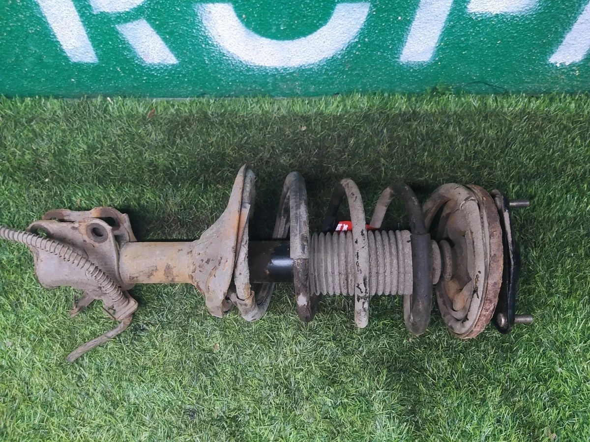 Амортизатор передний правый Vortex Estina