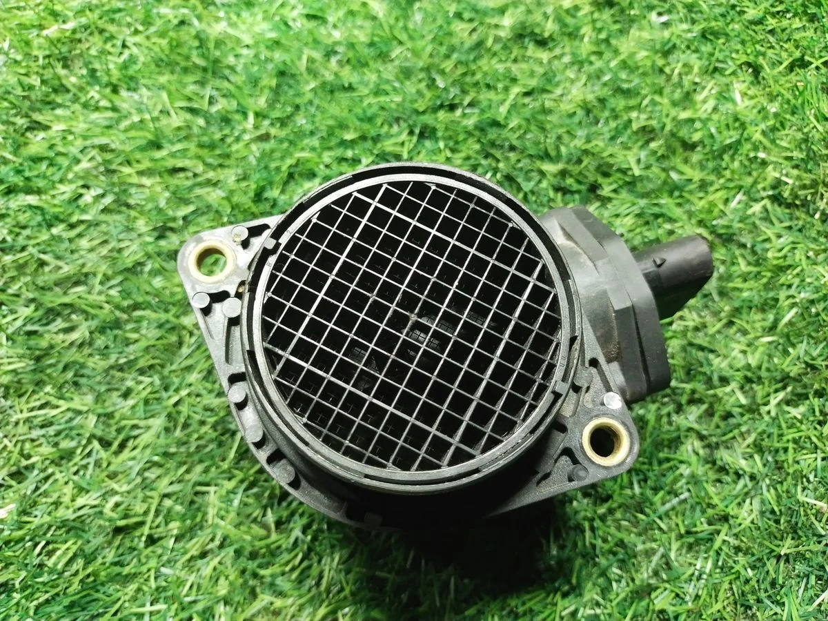 Датчик расхода воздуха Volkswagen Touareg (GP) I