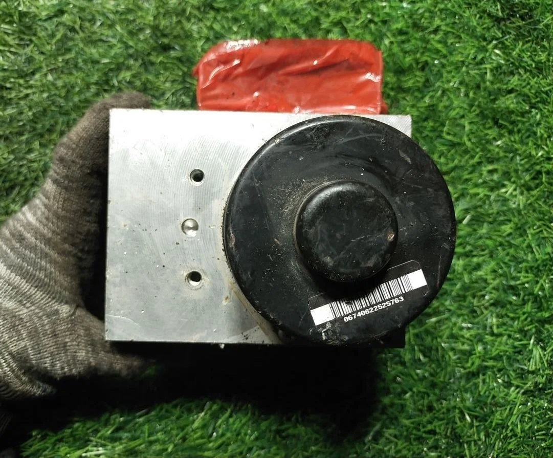 Блок ABS на Volkswagen Touareg (GP) I