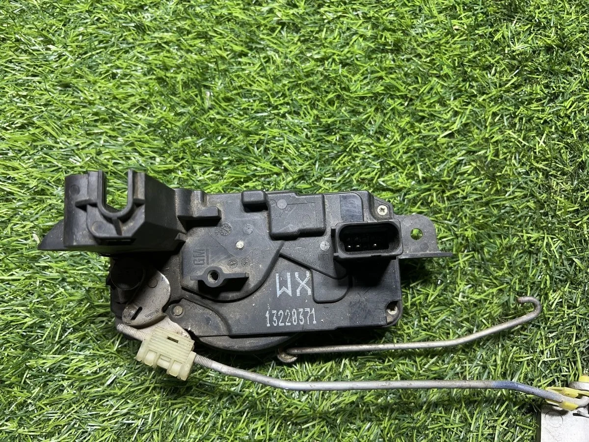 Замок двери Opel Astra-H