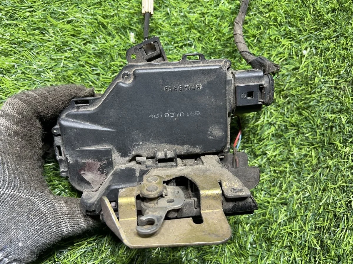 Замок двери Audi A6 C5