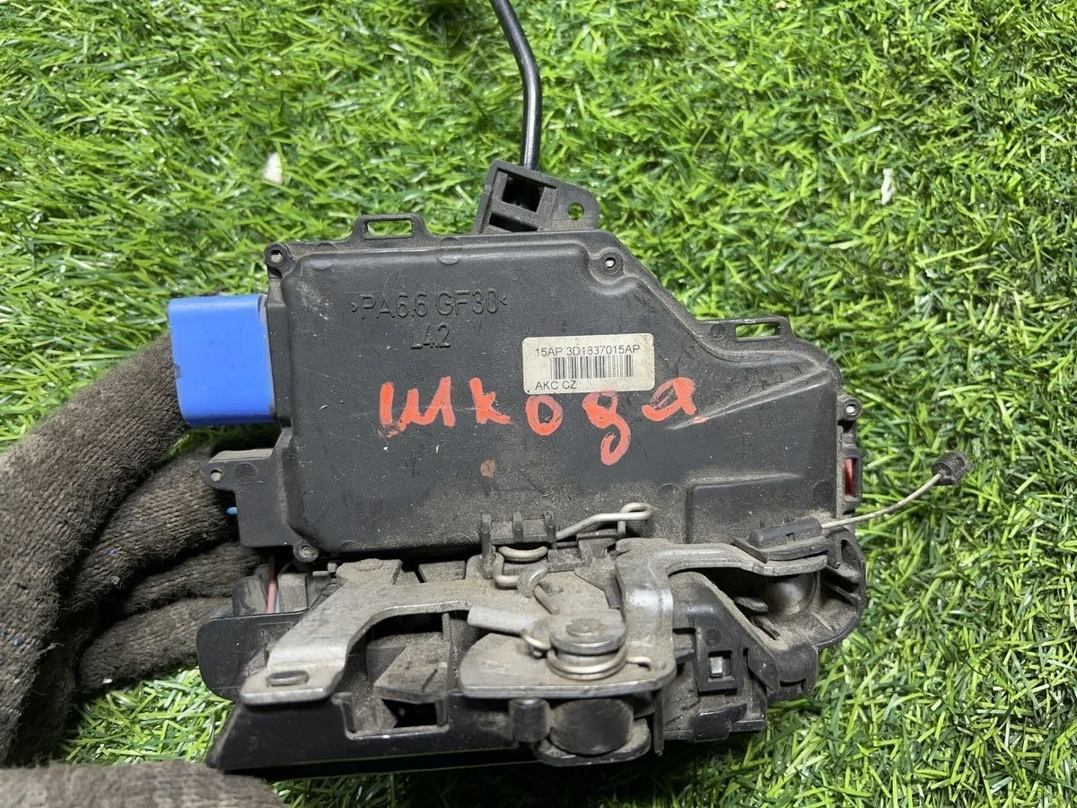 Замок двери Skoda Octavia