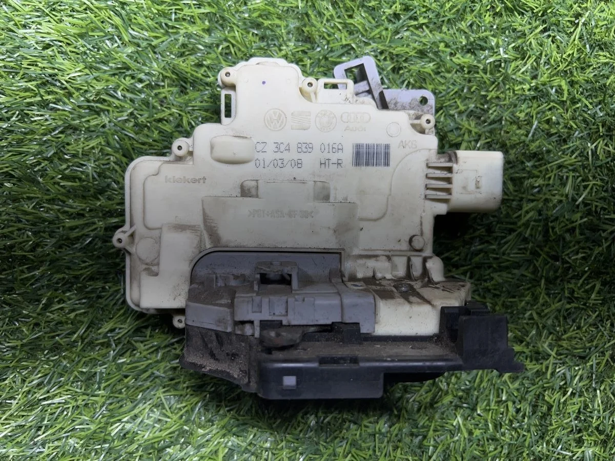 Замок задней правой двери Audi Q7