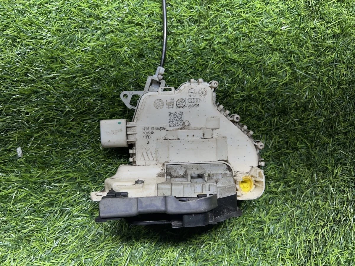 Замок двери передней левой Audi A5