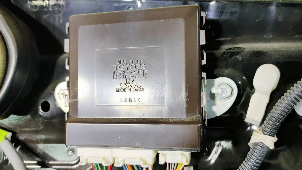 Блок управления центральным замком для Lexus GS300