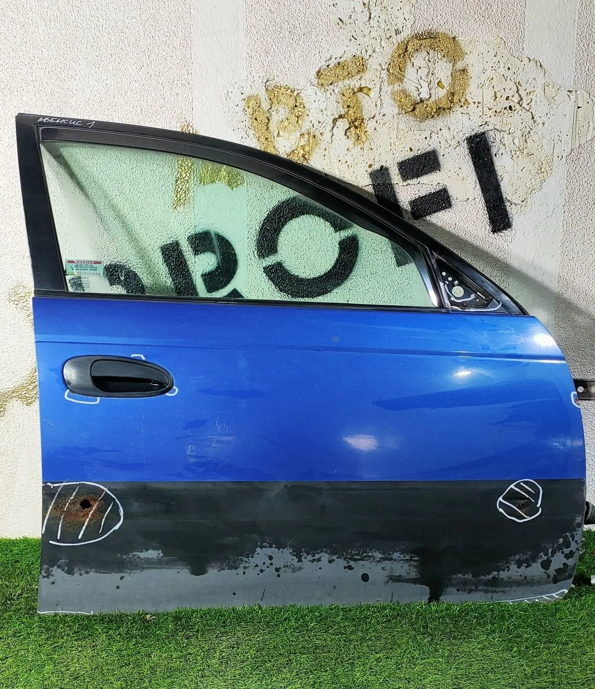 дверь передняя правая Toyota Avensis (T220) I