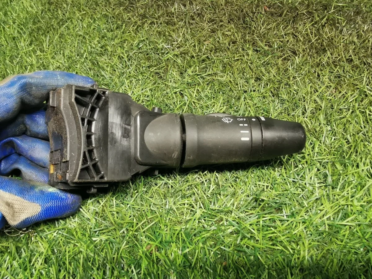 Переключатель стеклоочистителей Nissan Primera III